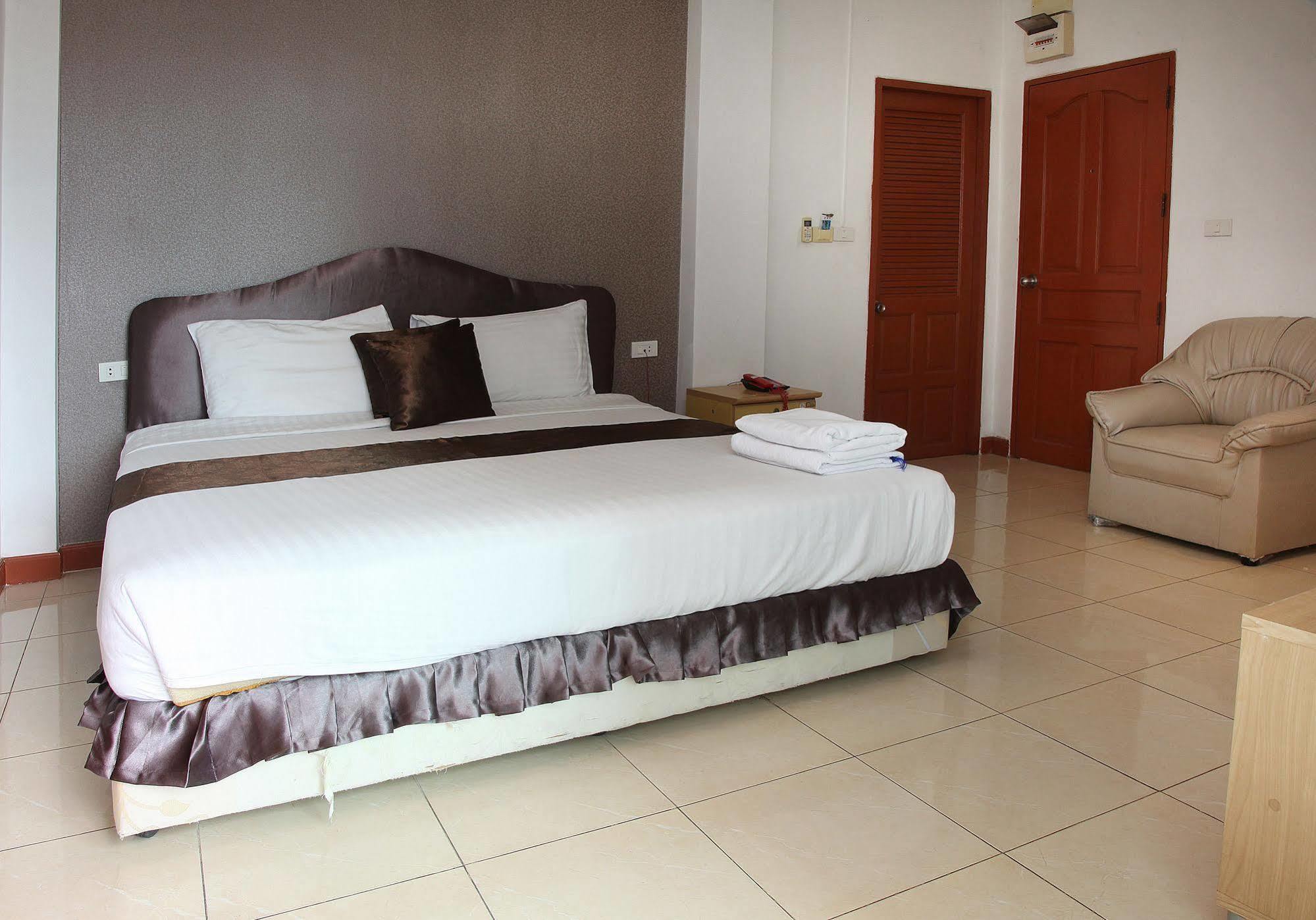 Arya Inn Pattaya Beach Hotel Exterior foto
